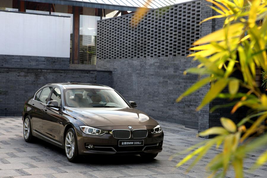  BMW 335Li 2012 года  (фото 17 из 25)
